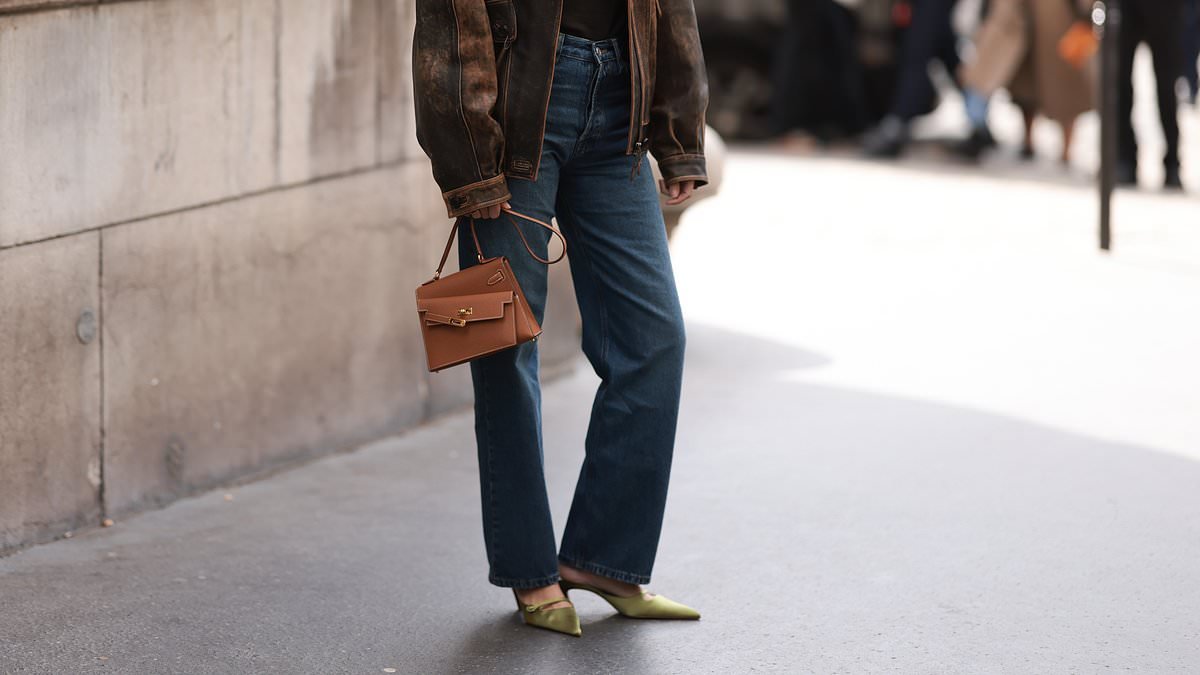 This 90s denim style has everyone in fashion obsessed (and it's not baggy jeans)