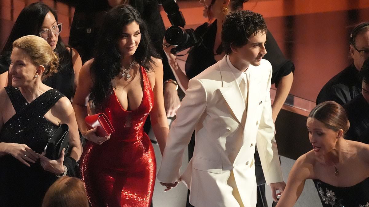 Timothee Chamalet's ballet comments make him laughing stock of Oscars as 'protective' Kylie tries to protect him from host AND winners' ridicule