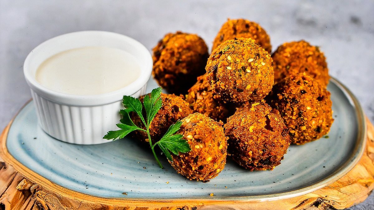 Revealed: The best picnic items for 2026 after testing 219 snacks and dips - and the supermarket with the top 'picky bits'