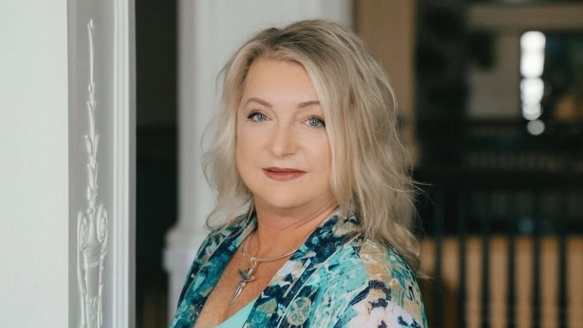 I speak to dead people in the afterlife. They all share the same regrets about their time on Earth... but it's not what you'd think