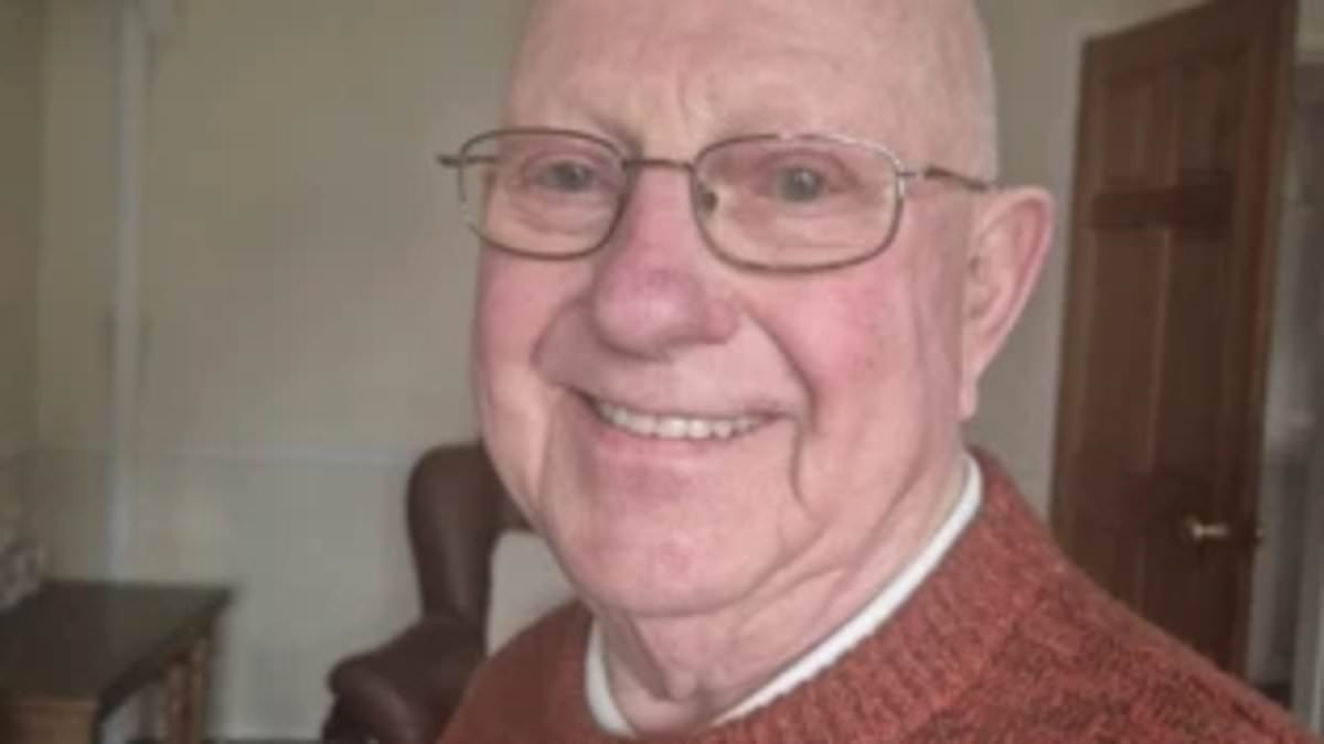 Widower is surprised by diners in Italian restaurant after they paid for his 86th birthday meal when he showed up alone