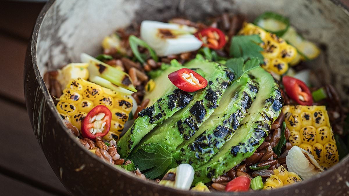 Not just lettuce! Six nutritionist-approved winter salads ideal for work packed lunches and nutritious dinners