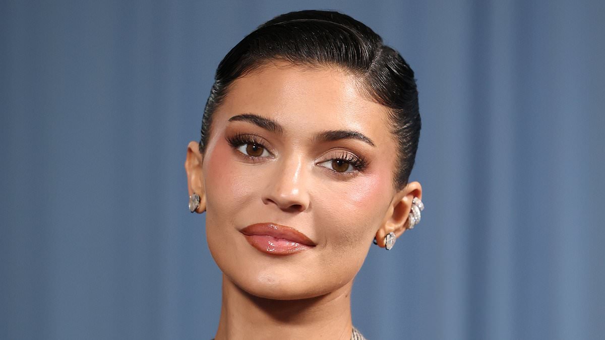 Is your makeup ageing you? Beauty expert reveals common mistakes that are making you look older - and how to fix them