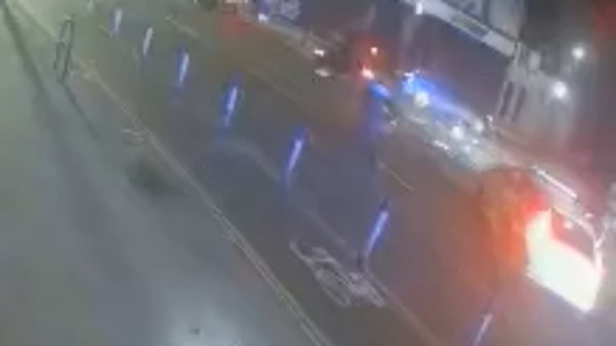 Moment moped raiders return to London jewellers in front of police to swipe 'high value' gems they dropped on the road during getaway