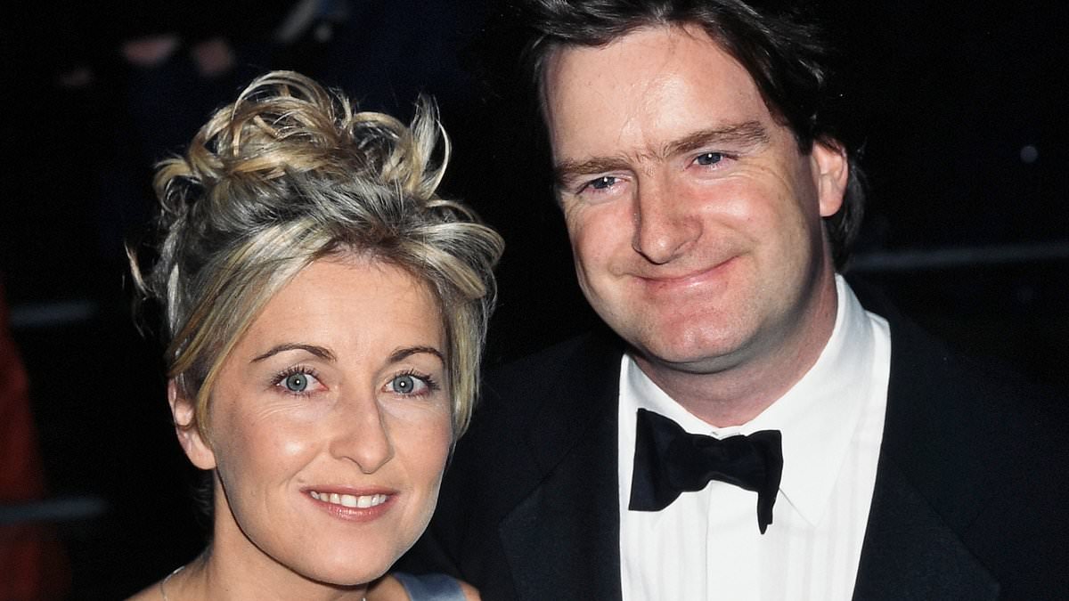 The letter so moving it briefly lifted Fiona Phillips' Alzheimer's fog, emotionally revealed by her husband Martin Frizell