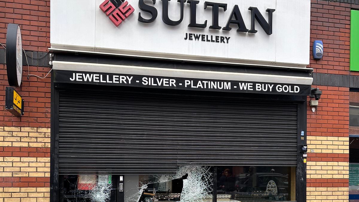 Hunt for moped gang behind 'high value' heist on jewellers that was previously targeted in 'copycat' raid six years ago