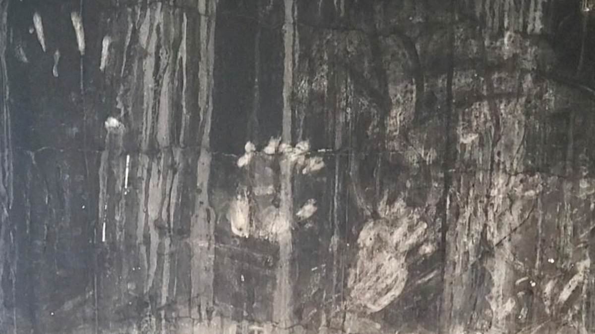 Haunting photo shows handprints of Grenfell Tower victims who were caught between floors as fire raged