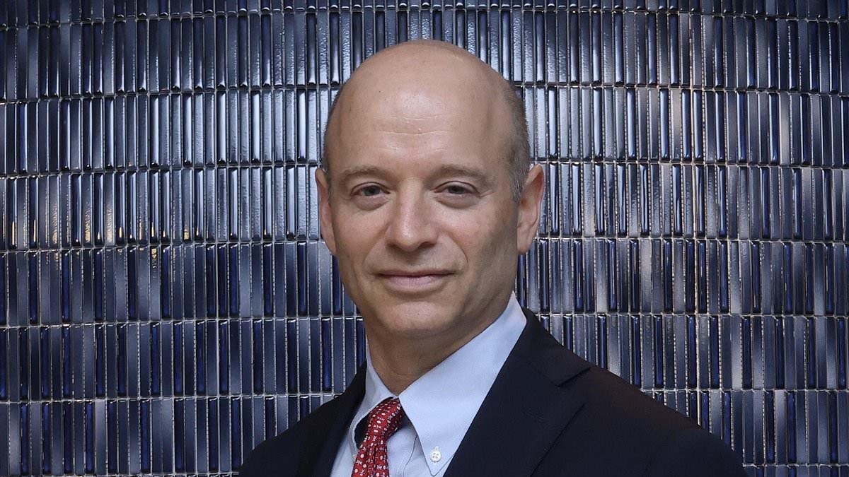 Elliott ratchets up pressure on London Stock Exchange