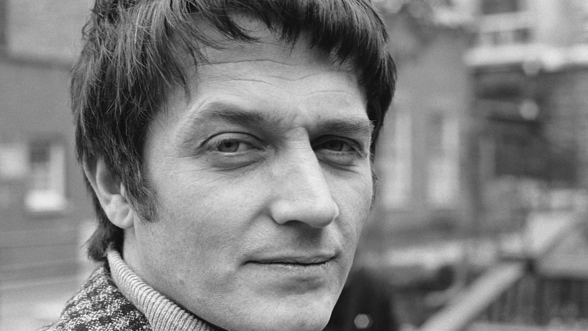 Pentangle drummer Terry Cox dies aged 89: Tributes pour in for music icon who played with Elton John and David Bowie