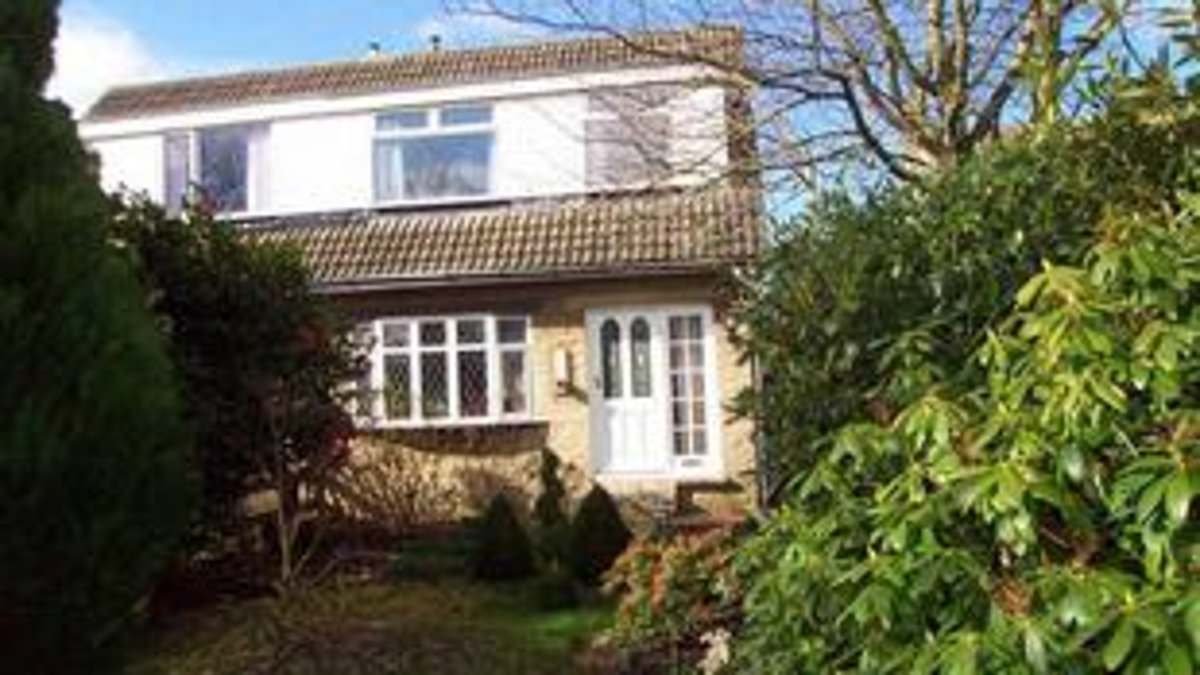 The narco queen next door: How beauty therapist ran £8.5m heroin ring from her VERY ordinary semi-detached by smuggling drugs from Pakistan in leather jackets and saris