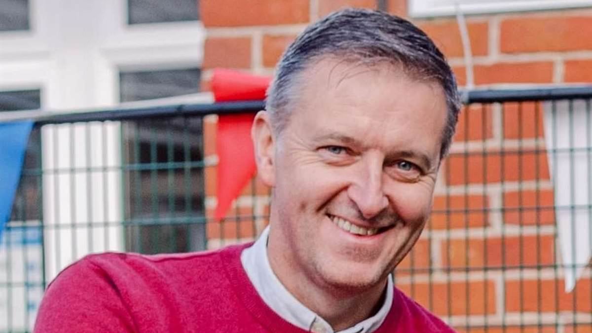 Headteacher who described sexually abusing a child to mother on fetish website during school hours is banned