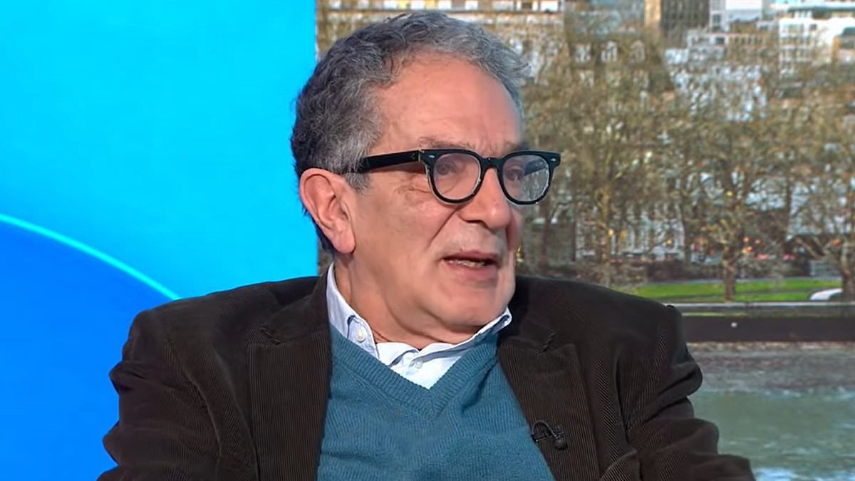 Labour peer reveals how No10 ignored his warnings about Mandelson after he was shown Epstein photos - as he calls on party to 'repent' over 'perversion and paedophilia'